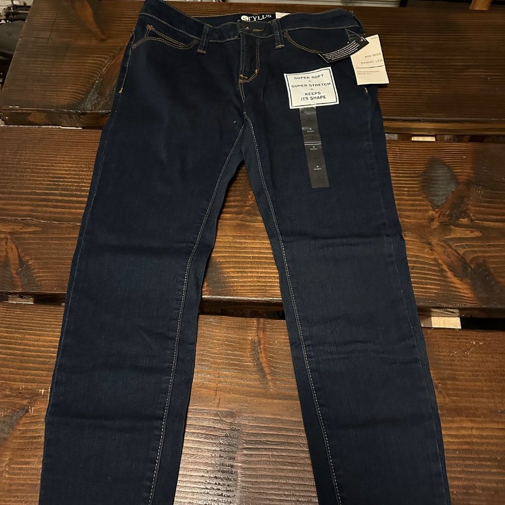JC Penney - Mid-Rise Skinny Leg Jeans - Women's Size 4 - brand new - with tags!